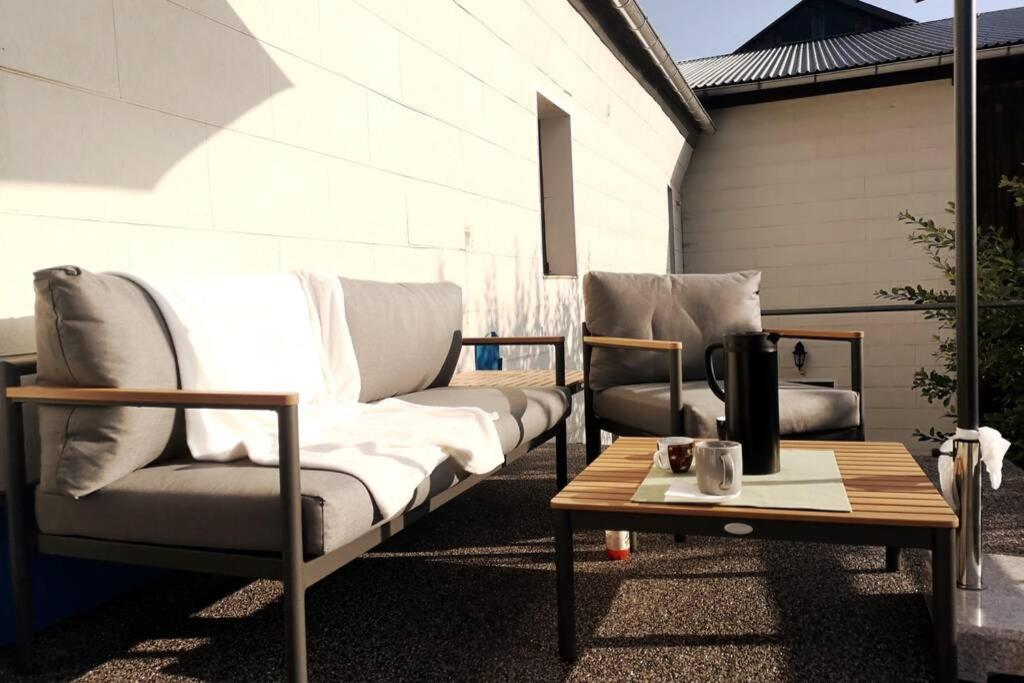 Ruhig Gelegene, Top Moderne Ferienwohnung - Hot Tub Und Sauna Gegen Aufpreis Neuhaus an Der Eger Extérieur photo
